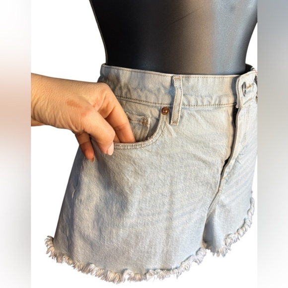 LOFT women’s light wash cut off denim shorts sz 26 / 2 raw hem 99% cotton - Picture 3 of 8